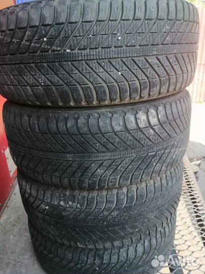 Goodyear Vector 4Seasons SUV 235/55 R17 103H
