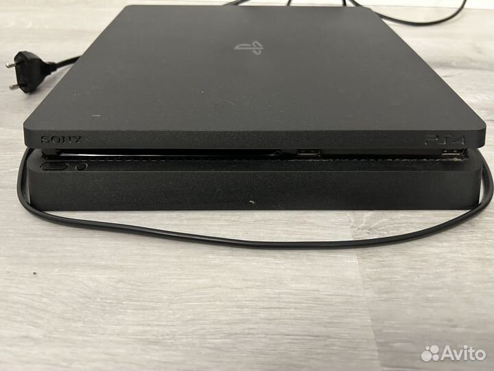 Игровая приставка sony PlayStation 4 бу