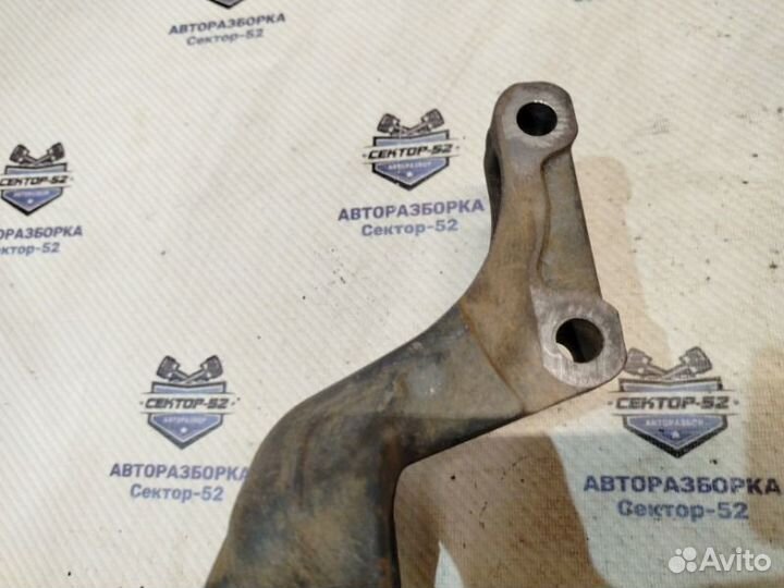 Кулак передний левый Nissan Qashqai J10