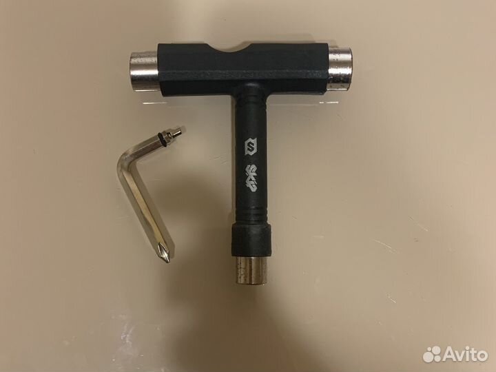 Ключ для скейтборда