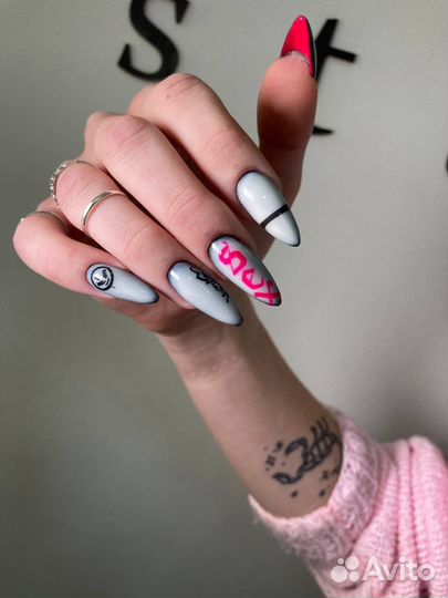 Модель на Маникюр