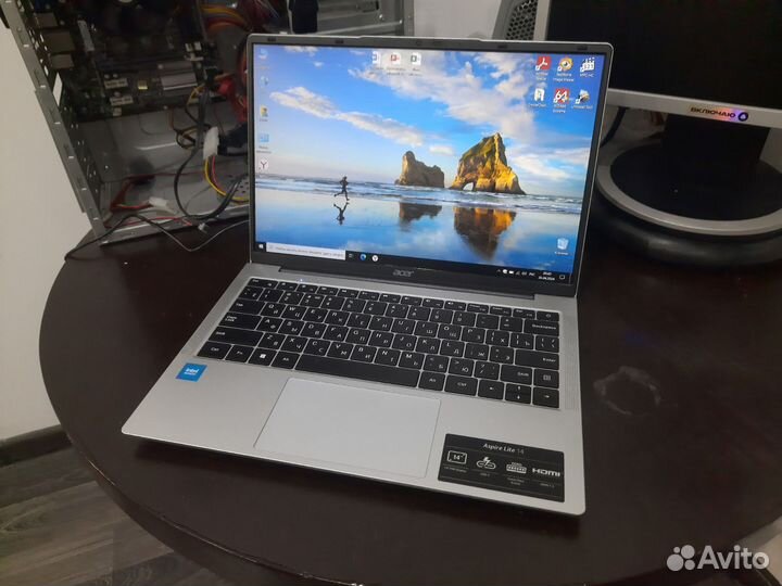 Ноутбук Acer 14 дюймов/4 ядра/8gb DDR5/256gb SSD