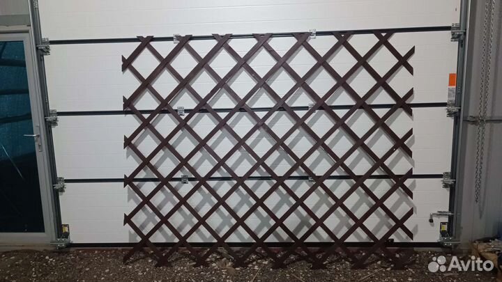 Деревянная решётка под растения