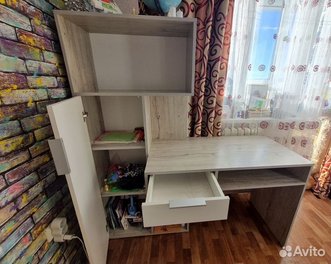 Письменный стол школьный