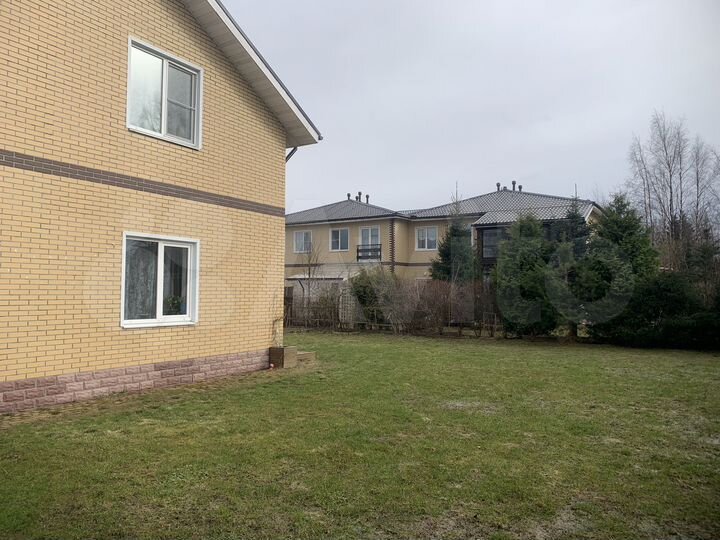 Таунхаус 140 м² на участке 5,5 сот.