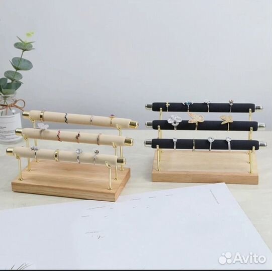 Деревянная подставка для украшений