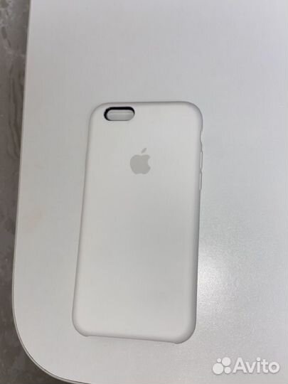 Белый чехол на iPhone 6