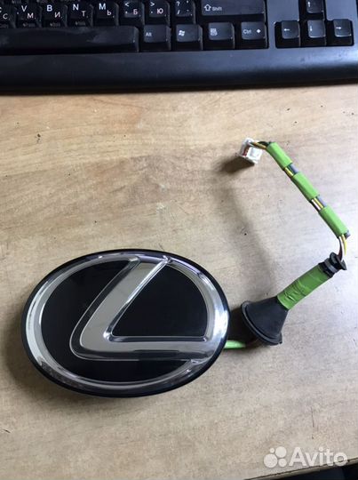 Эмблема с датчиком в багажник Lexus RX 4 15г+