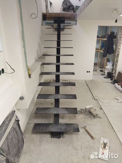 Металлокаркас лестницы