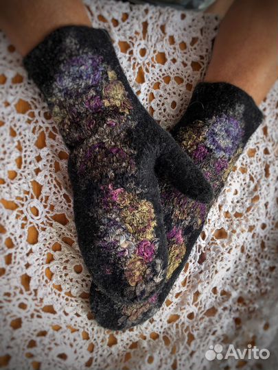 Варежки с большим элементом павлопосадского платка