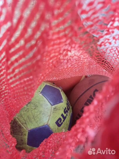 Футбольный мяч, 2 баскетбольных мяча