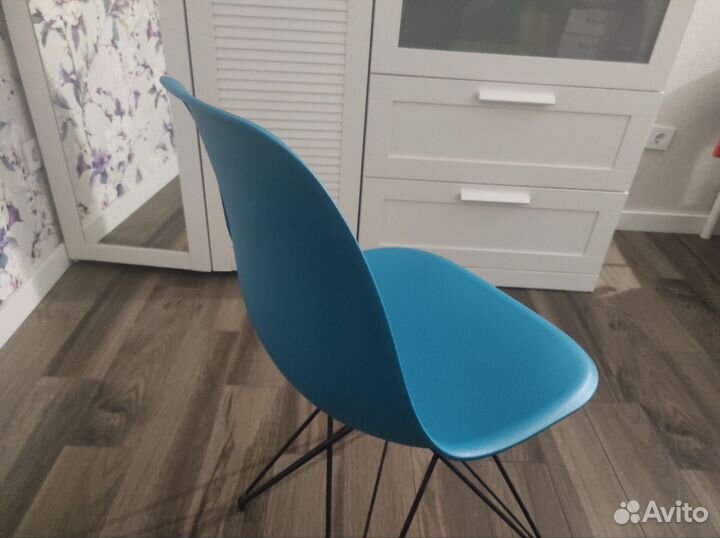 Стулья Eames на металлических ножках 3 штуки