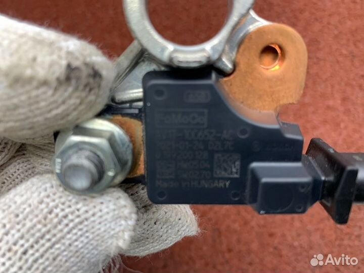 Минусовая клемма акб с Датчиком заряда Ford