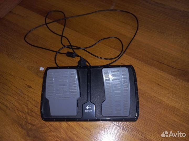 Игровой руль с педалями 