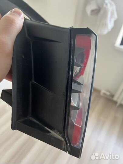 Фонарь задний правый Tesla Model 3