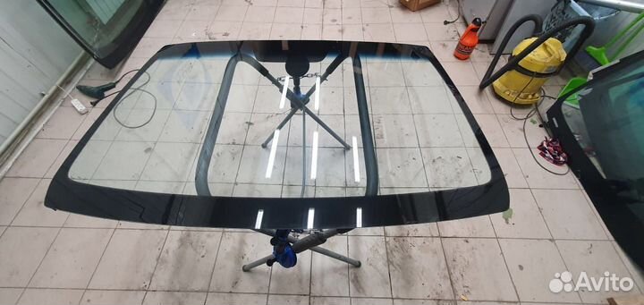 Стекло лобовое Nissan Almera