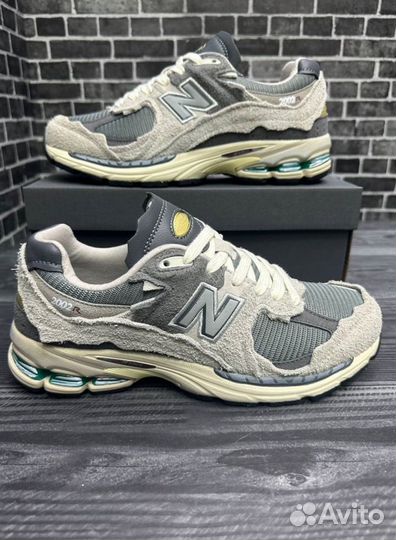 Новинка New Balance 2002R