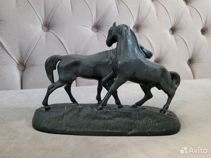 Статуэтка Лошади на воле пара Чугун Касли СССР