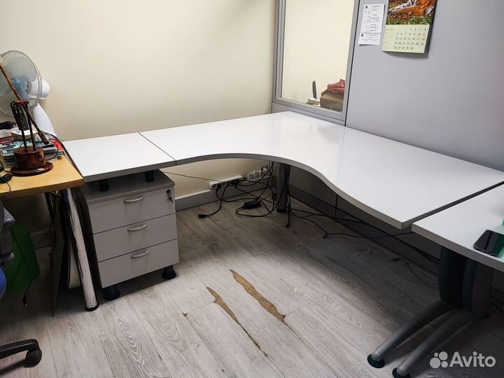 Стол офисный эргономический 160 х 160 с тумбой