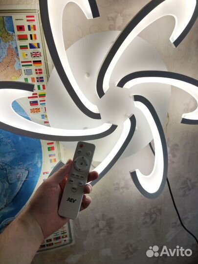 Люстра потолочная светодиодная с пультом