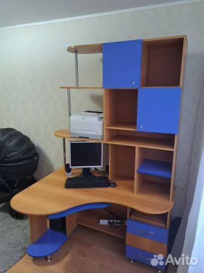 Письменный стол