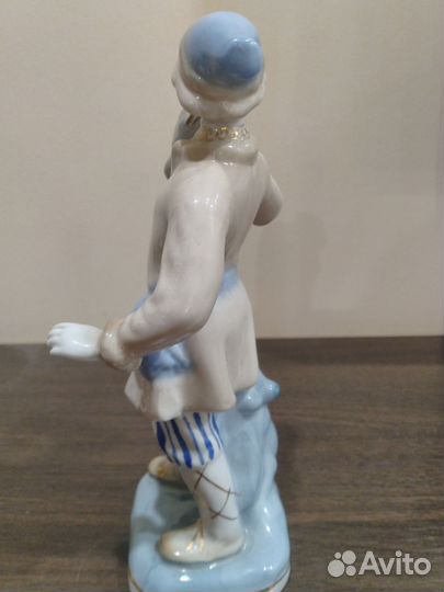 Фарфоровая статуэтка «Емеля со щукой»