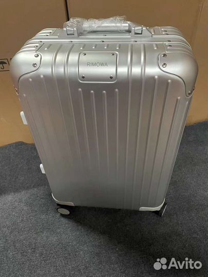 Чемодан на колесах Rimowa Original