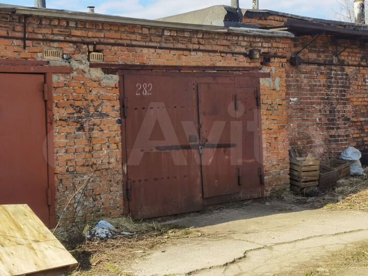 Гараж, > 30 м²