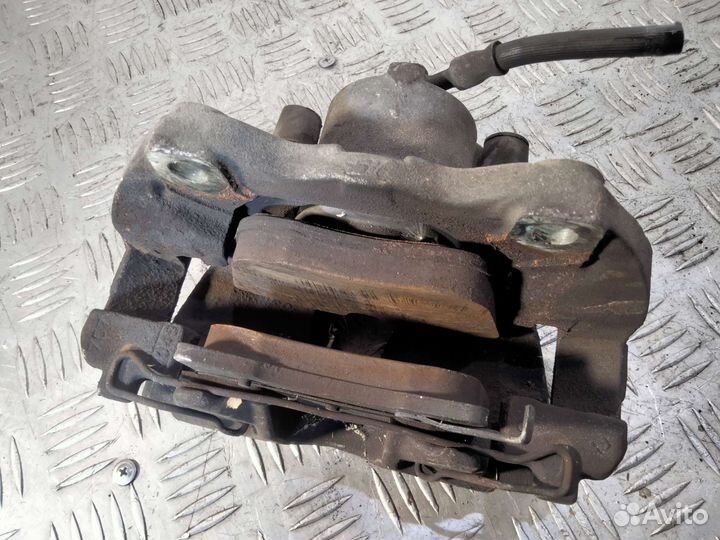 Суппорт передний правый Opel Astra H