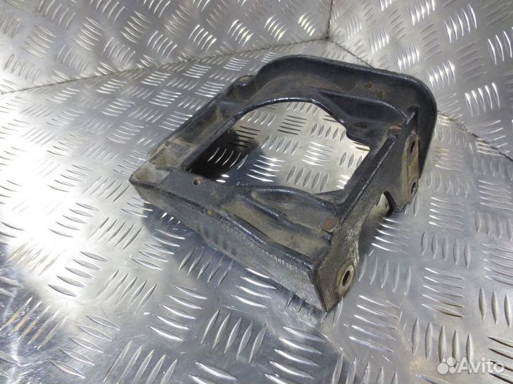 Кронштейн компрессора кондиционера Mercedes-Benz A