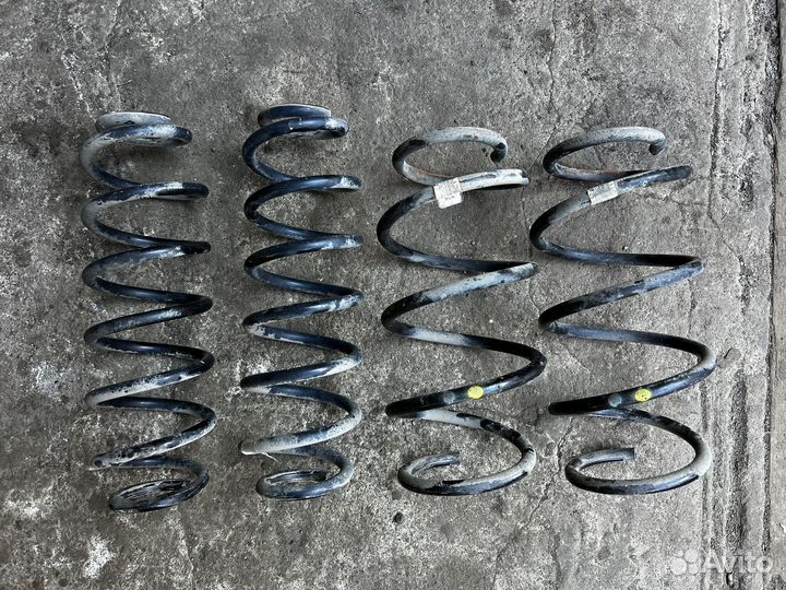 Косплект пружин Octavia A7 1,8