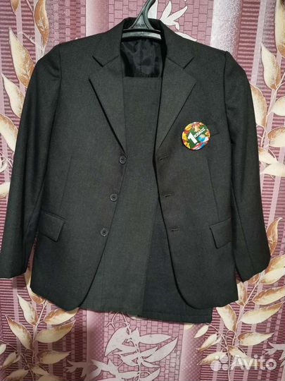 Школьный костюм для мальчика 134 серый