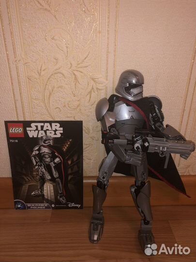 Капитан Фазма из Лего Star Wars