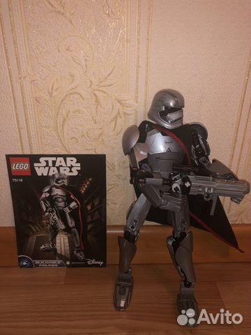 Капитан Фазма из Лего Star Wars