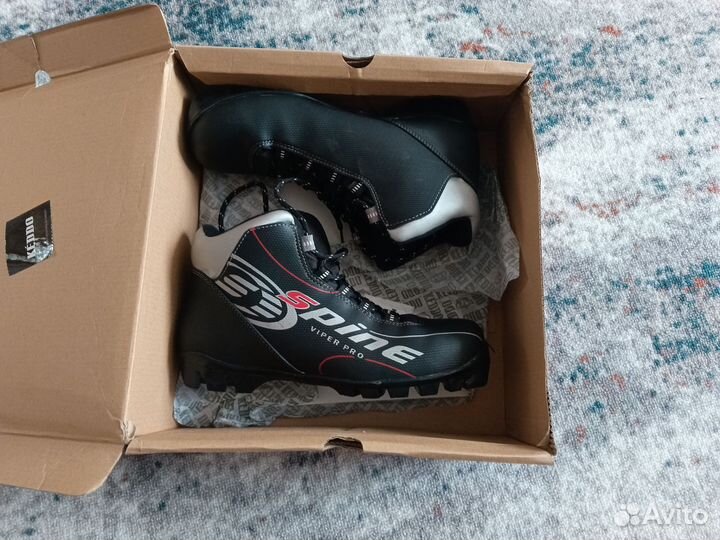 Лыжные ботинки