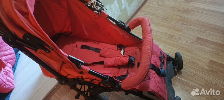 Прогулочная коляска трость