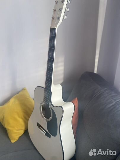 Акустическая гитара