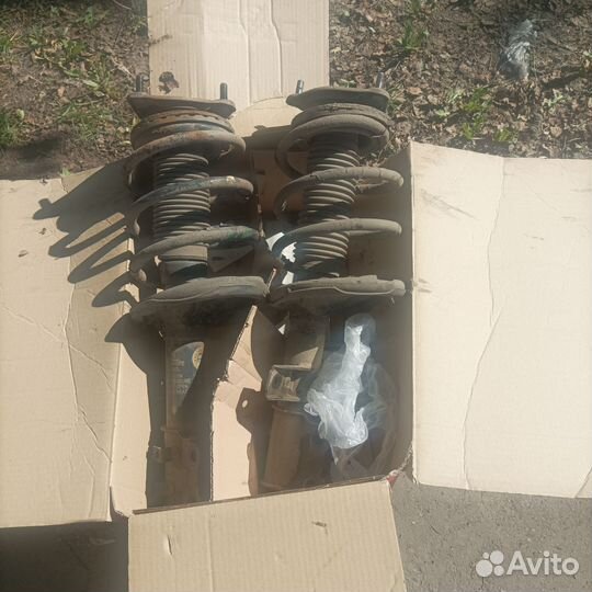 Передние амортизаторы в сборе Киа Сид 2010