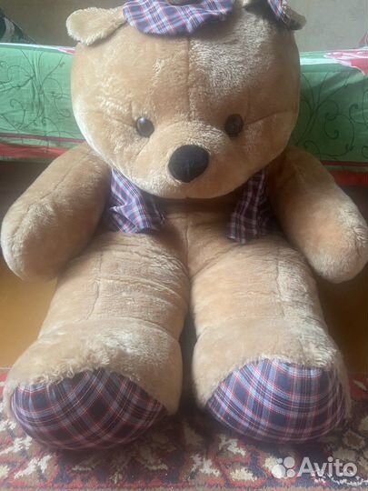 Большой плюшевый мишка