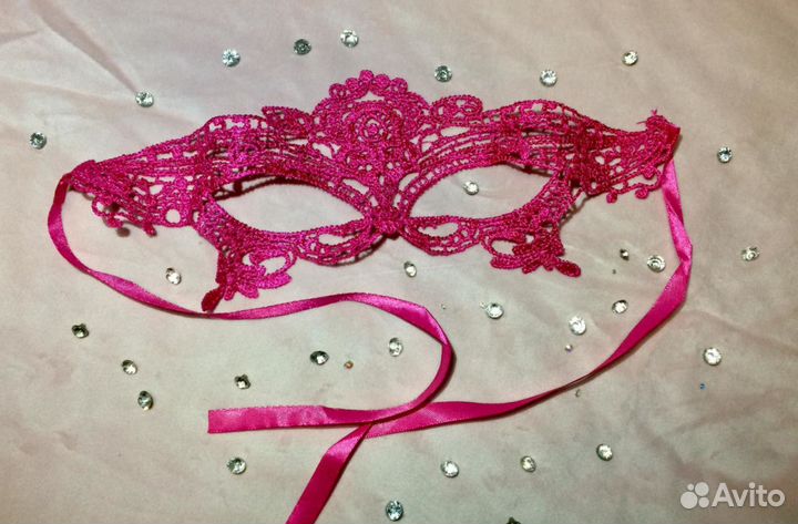 Кружевная розовая маска