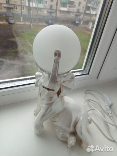 Светильник настольный