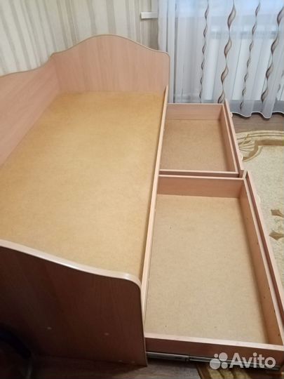 Кровать