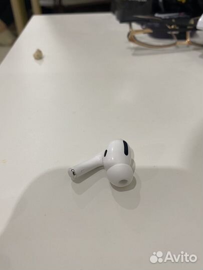Левый наушник от airpods pro (оригинал)