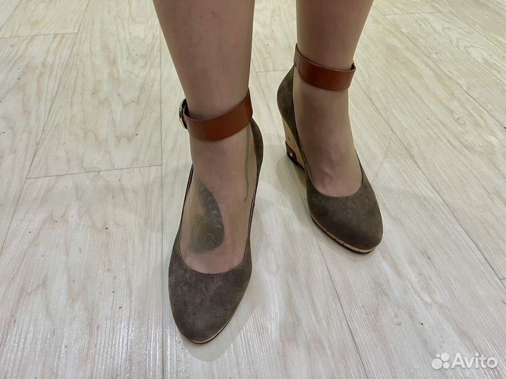 Босоножки, туфли женские 37, танкетка
