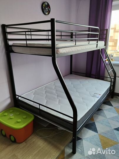 Двухъярусная кровать