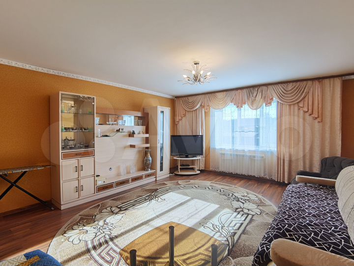 Дом 240 м² на участке 9,5 сот.