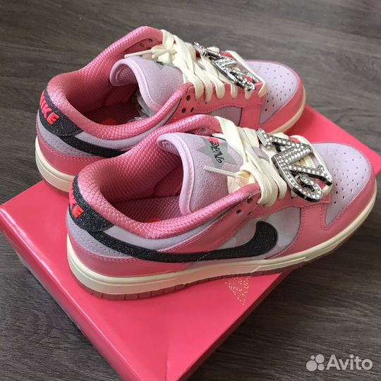 Nike dunk low barbie