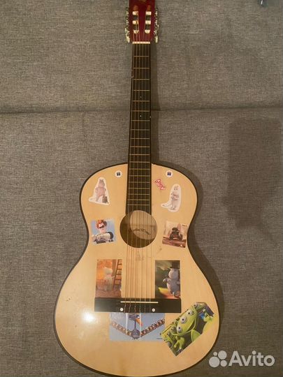 Акустическая гитара