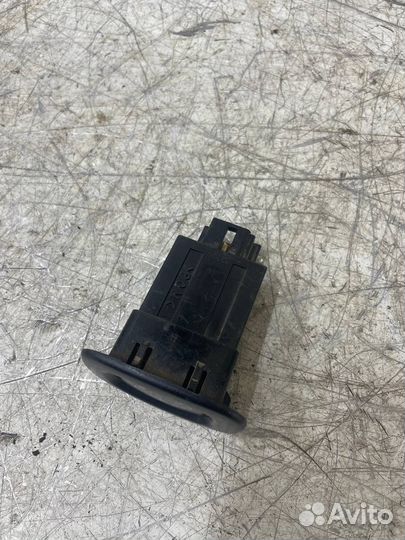 Кнопка багажника Mitsubishi Outlander 3