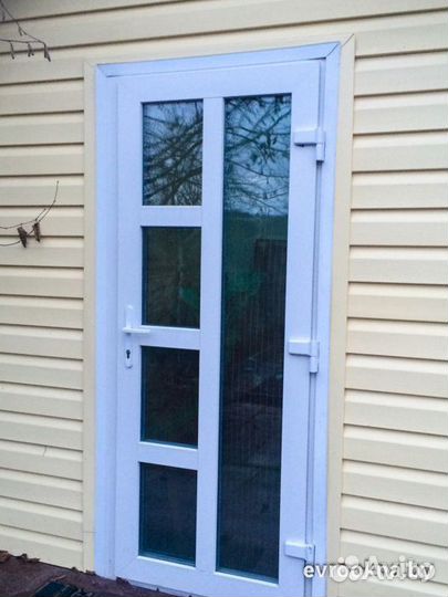 Пластиковые двери входные